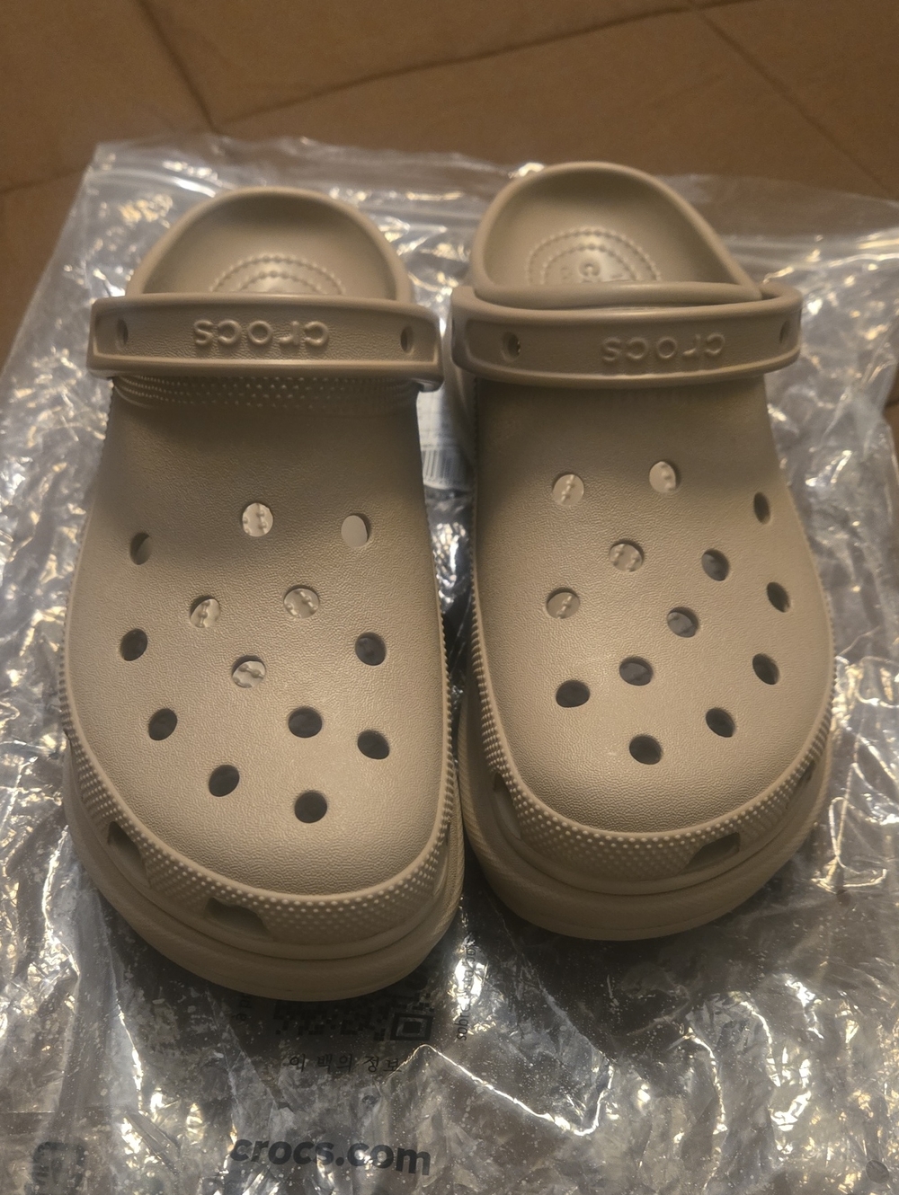 CROCS Woman Classic Clog in Taupe